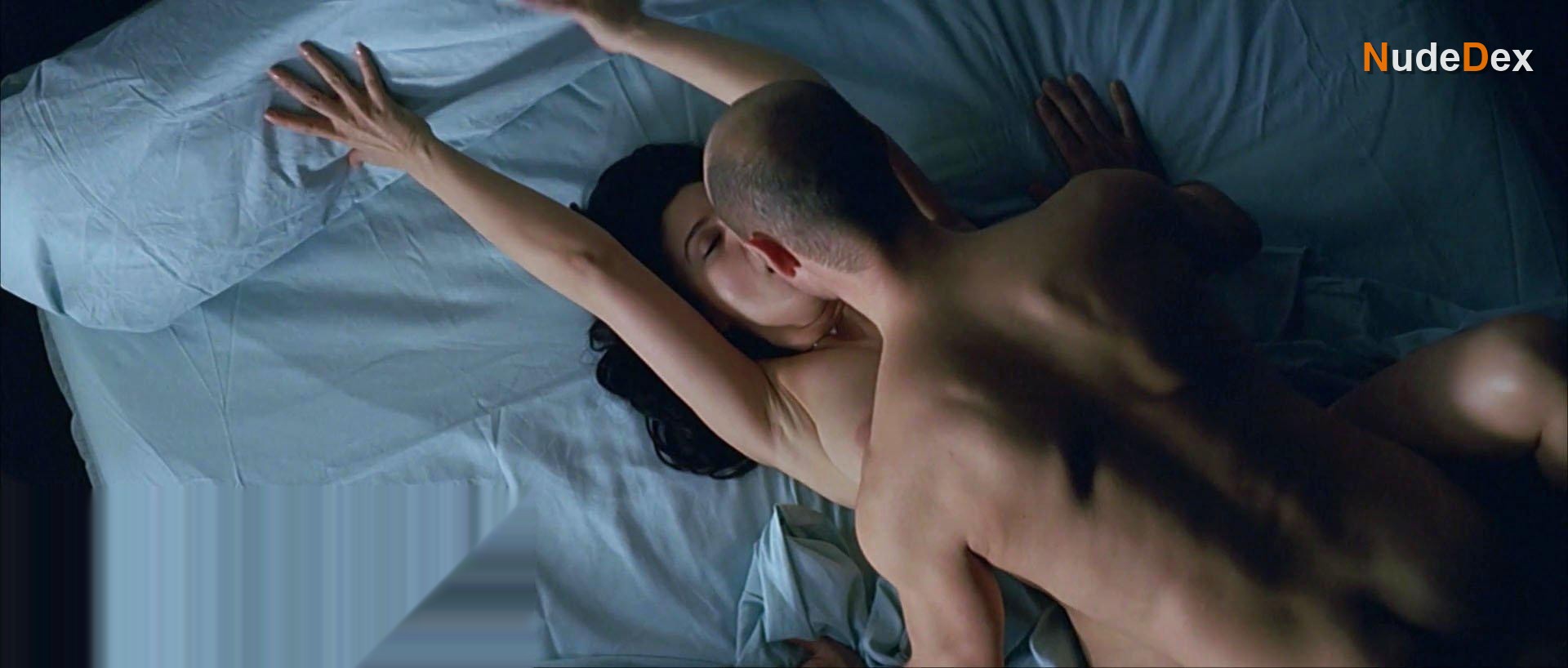 Monica Bellucci in How Much Do You Love Me, photo 5