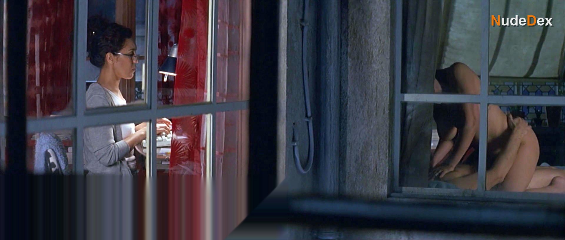Monica Bellucci in How Much Do You Love Me, photo 6
