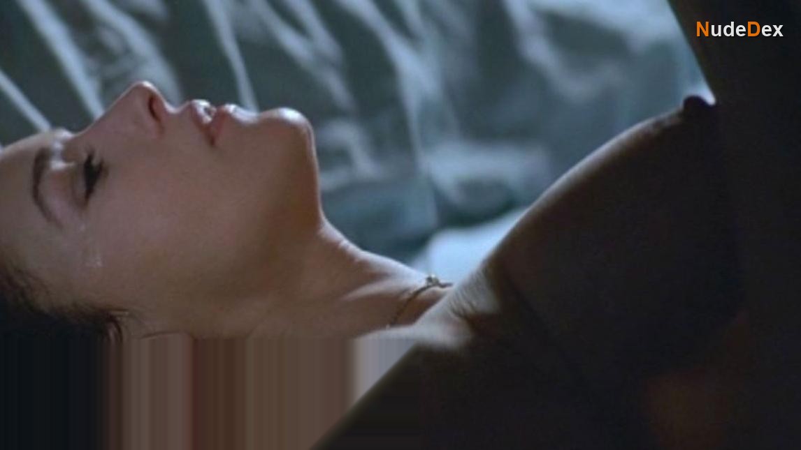 Monica Bellucci in How Much Do You Love Me, photo 15