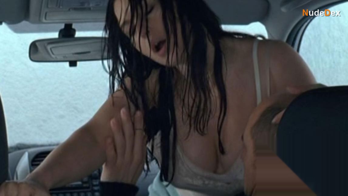 Monica Bellucci in How Much Do You Love Me, photo 17