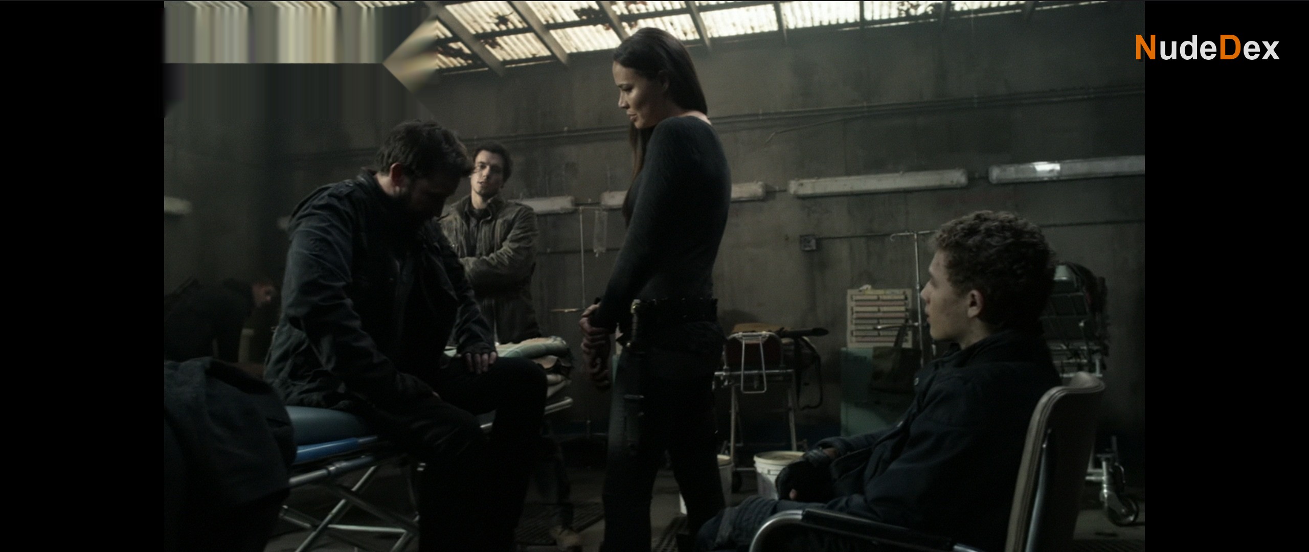Moon Bloodgood in Falling Skies, photo 5
