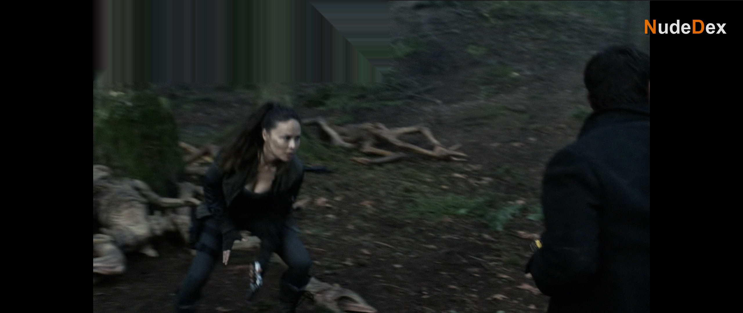 Moon Bloodgood in Falling Skies, photo 11