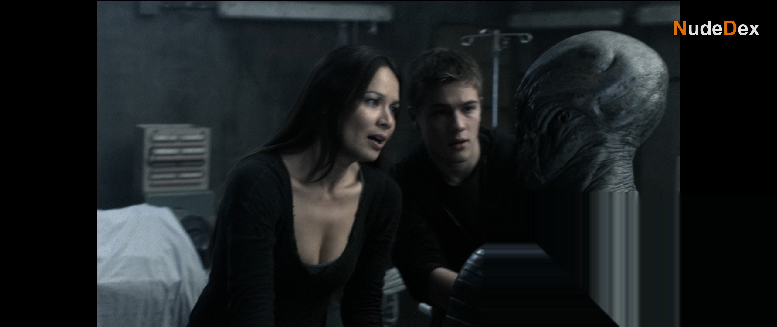 Moon Bloodgood in Falling Skies, photo 13