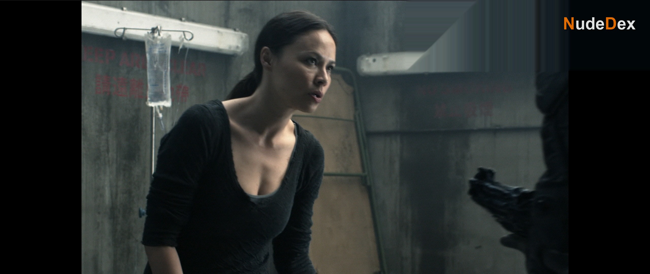 Moon Bloodgood in Falling Skies, photo 18