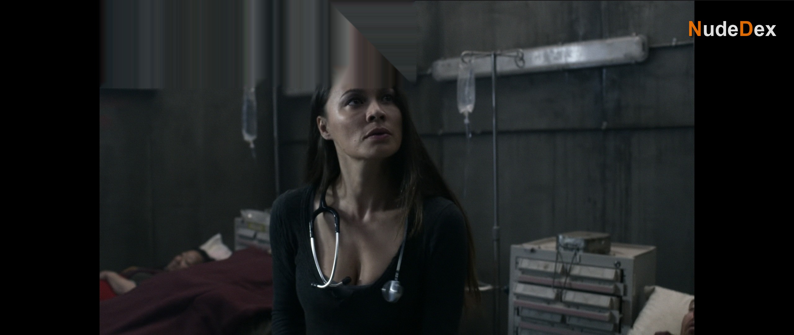 Moon Bloodgood in Falling Skies, photo 27