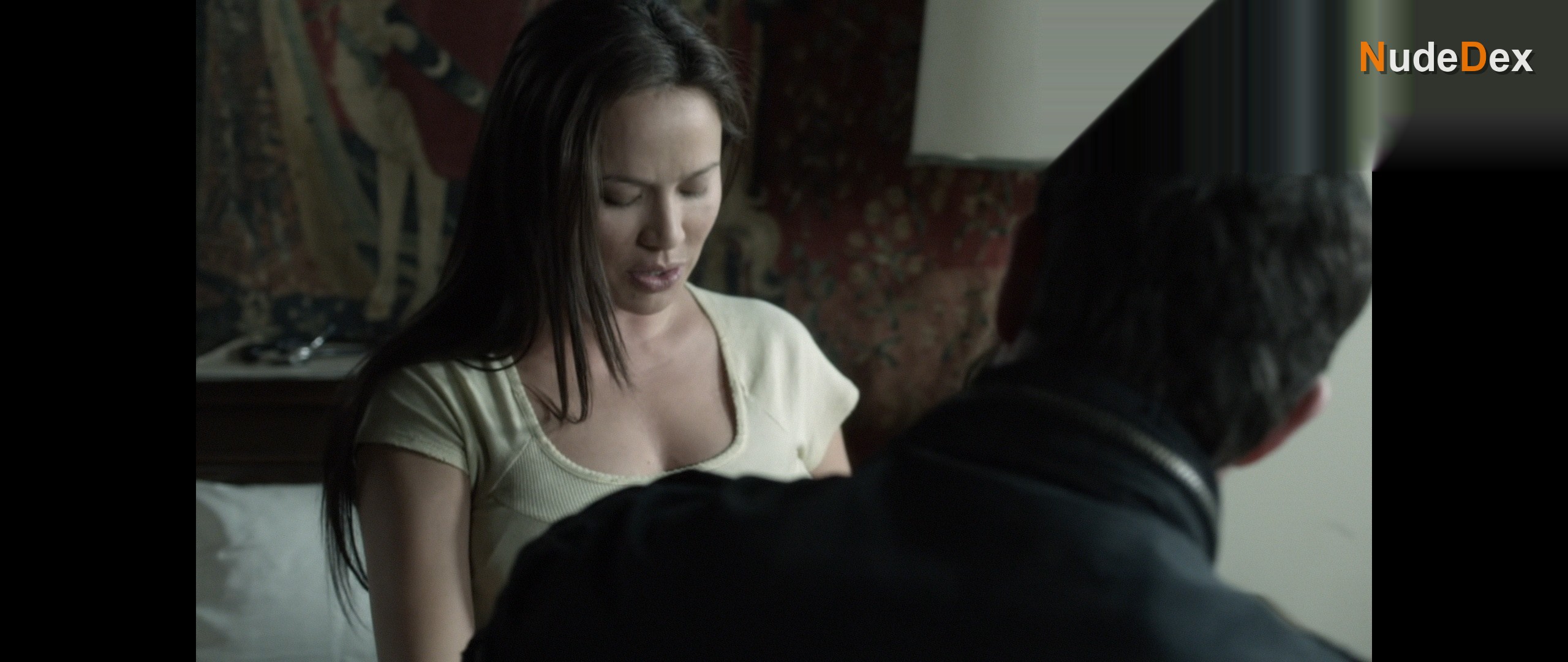 Moon Bloodgood in Falling Skies, photo 39