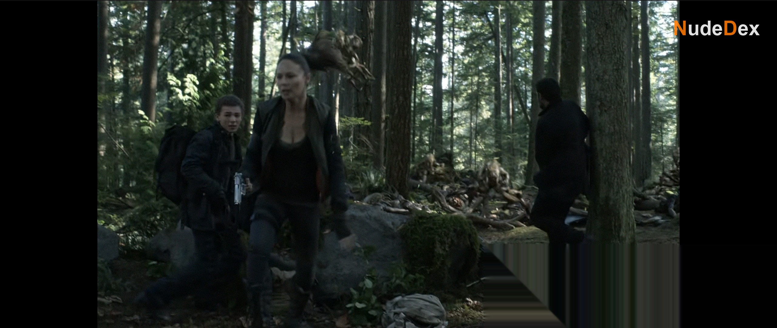 Moon Bloodgood in Falling Skies, photo 56