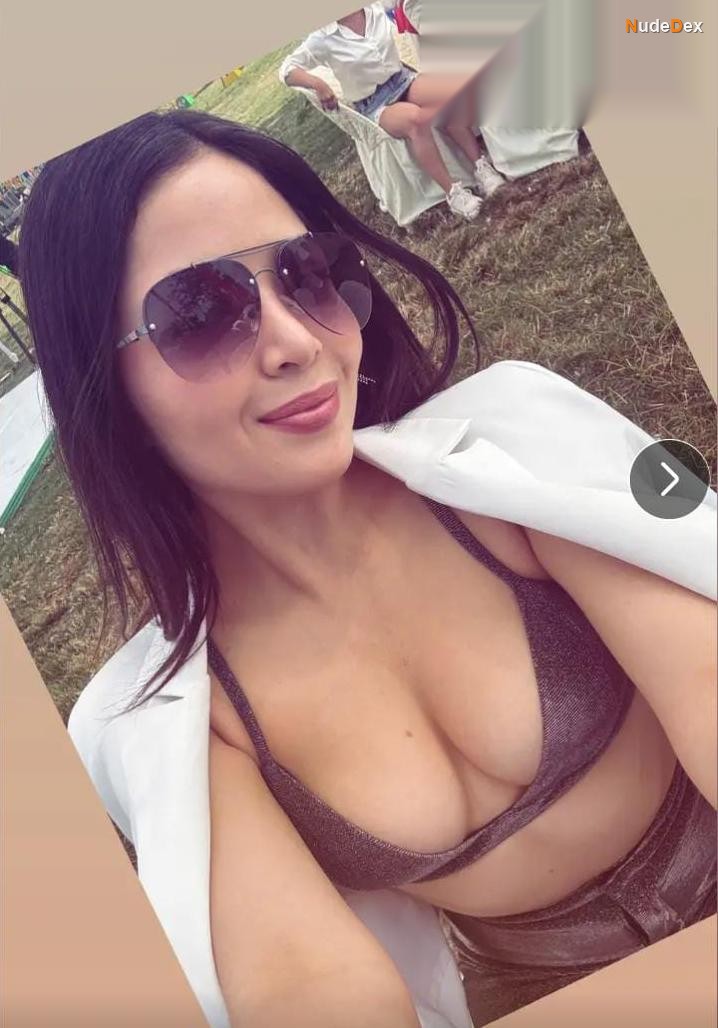 Morelia Garcia in Selva Peru, photo 3