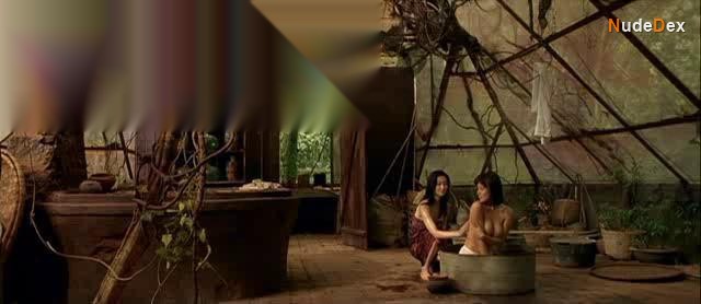 Mylene Jampanoi in Les Filles Du Botaniste, photo 4
