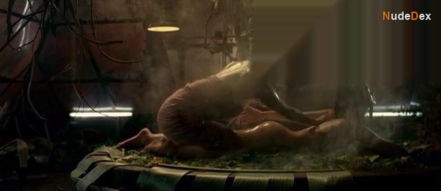 Mylene Jampanoi in Les Filles Du Botaniste, photo 10