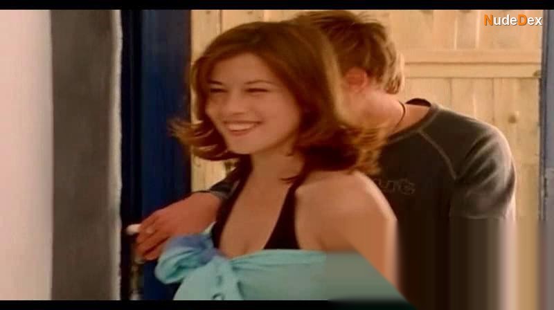 Mylene Jampanoi in Sous Le Soleil, photo 4