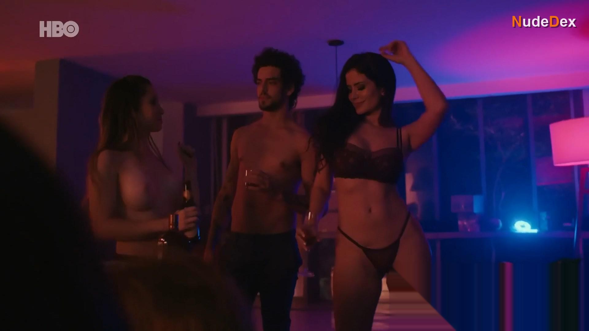 Nabia Vilela in The Secret Life Of Couples, photo 2
