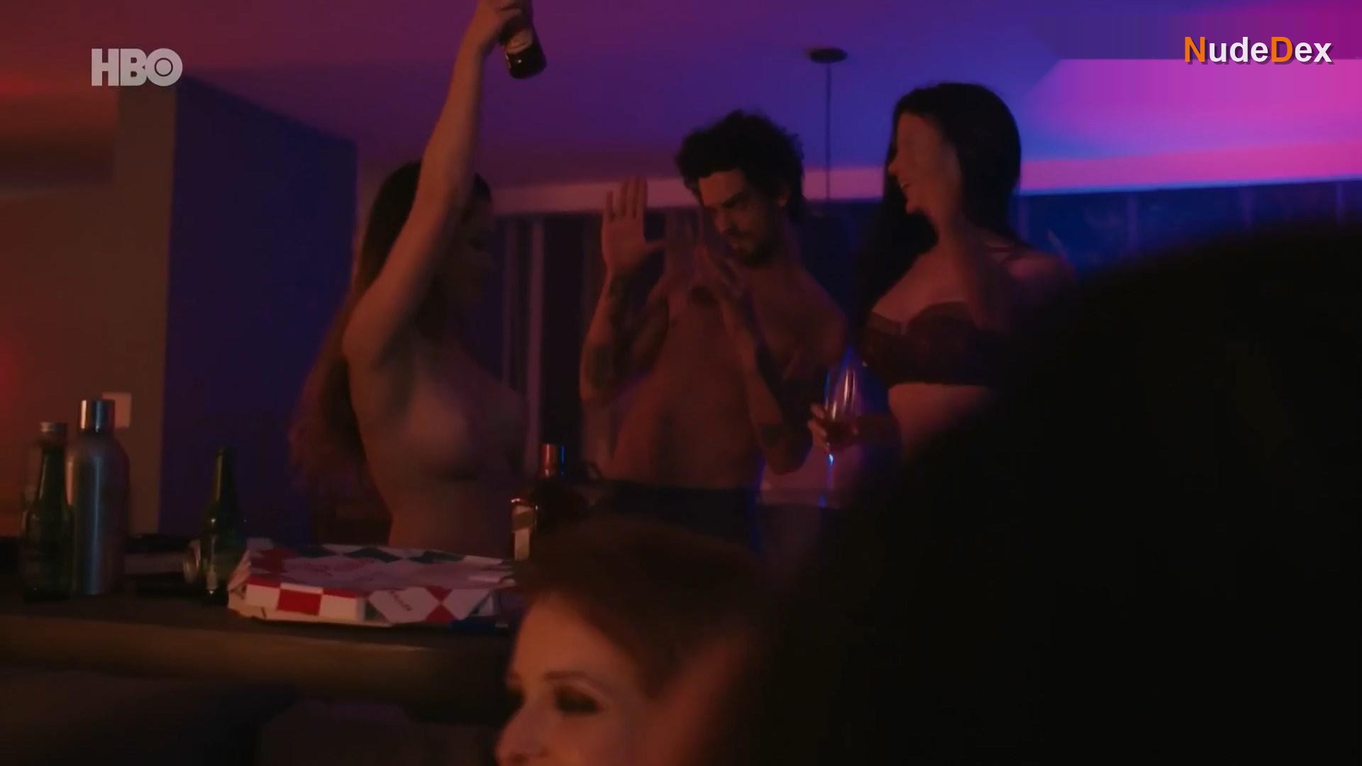 Nabia Vilela in The Secret Life Of Couples, photo 5