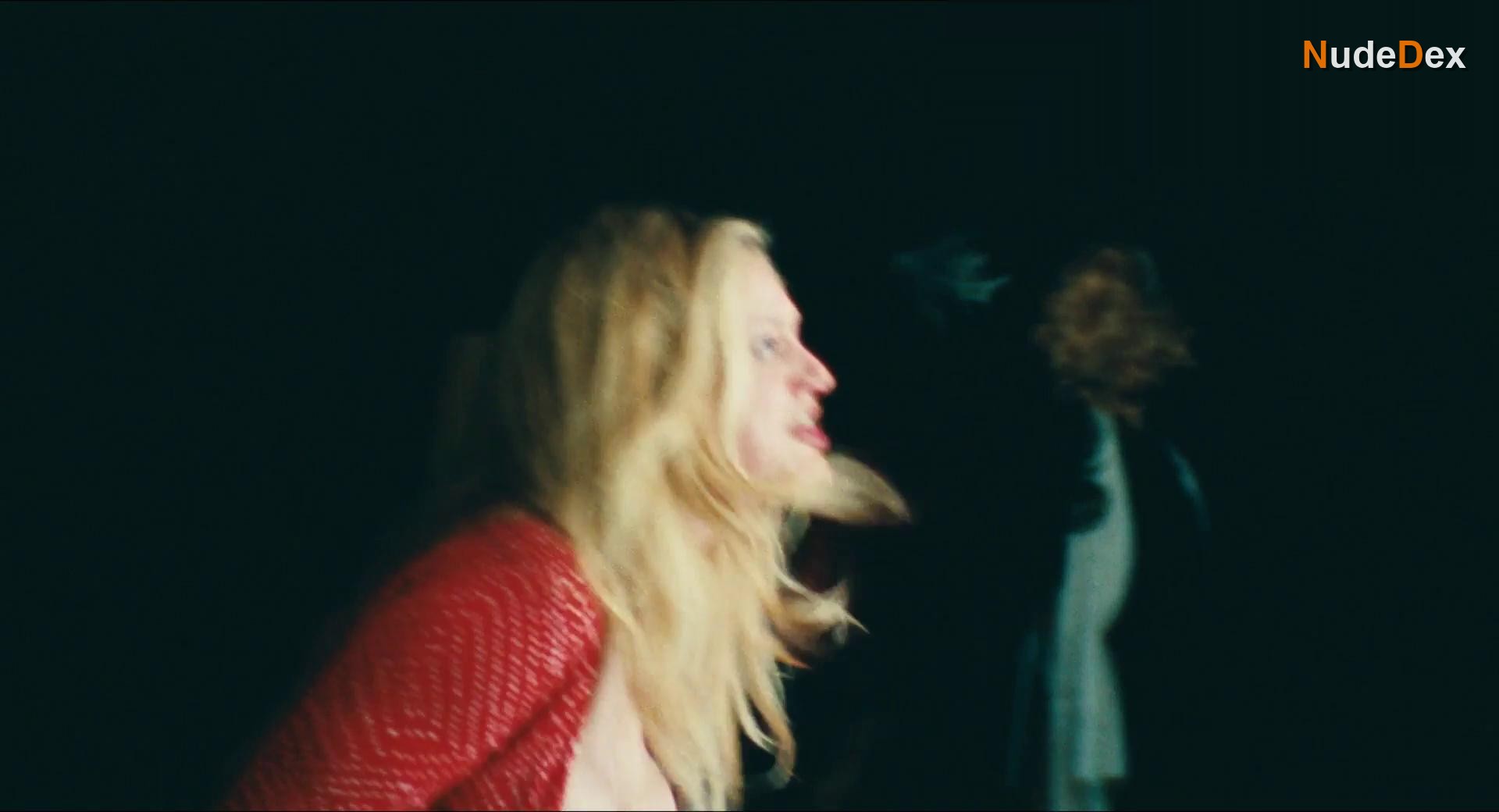 Nadia Tereszkiewicz in Forever Young, photo 1