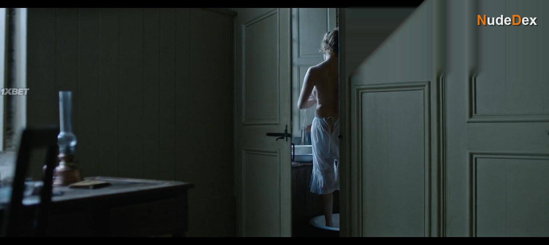 Nadia Tereszkiewicz in Rosalie, photo 7