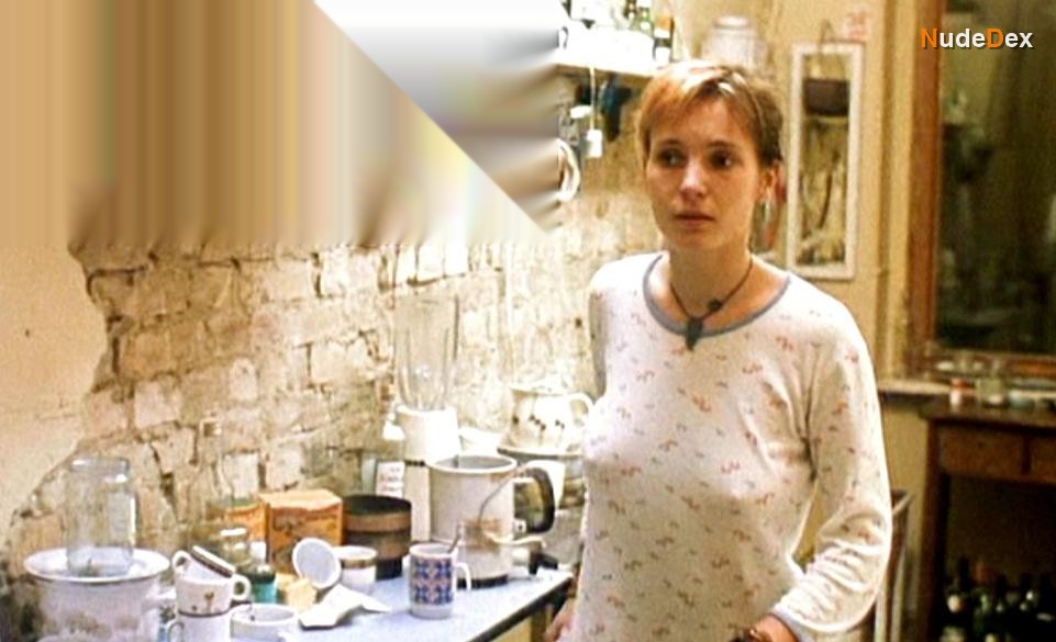 Nadja Uhl in Die Stille Nach Dem Schu, photo 1