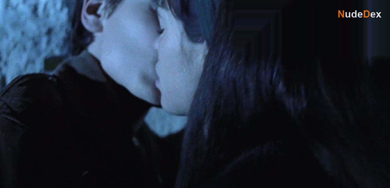 Najwa Nimri in Lovers Of The Arctic Circle, photo 4