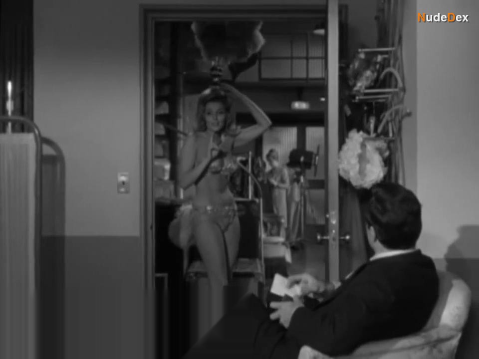 Nancy Kovack in Sylvia, photo 6