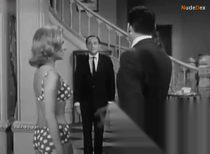 Nancy Kovack in Sylvia, photo 7