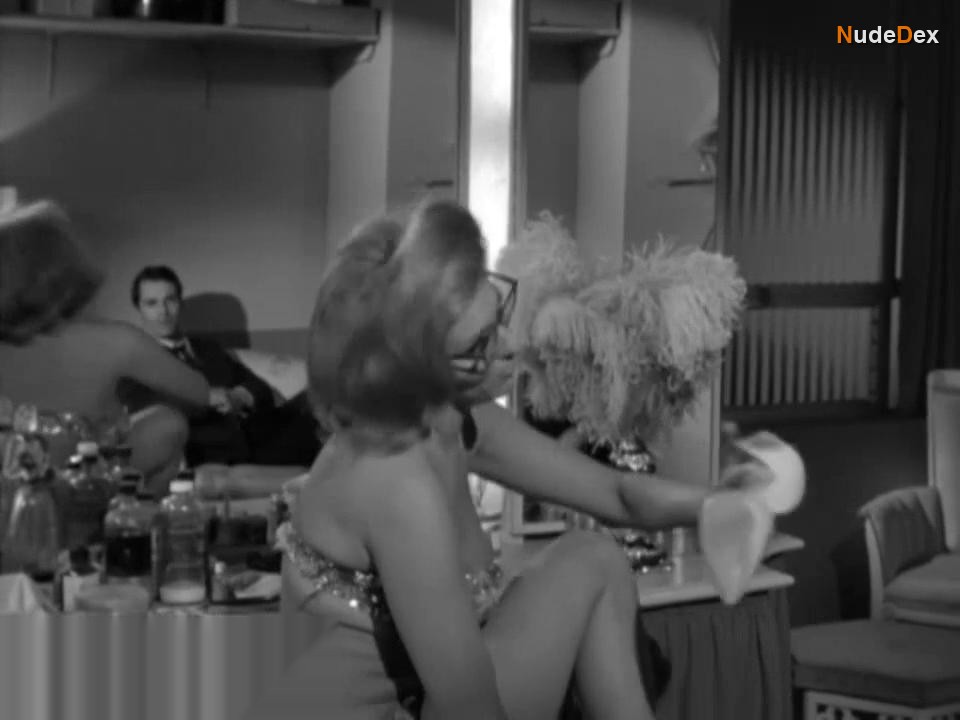 Nancy Kovack in Sylvia, photo 10