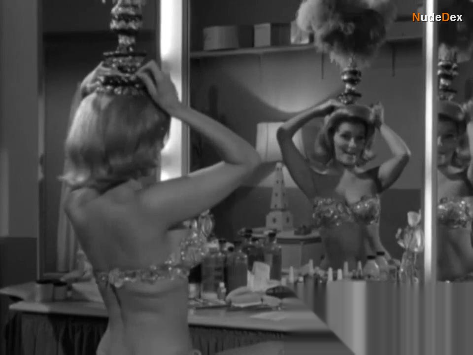 Nancy Kovack in Sylvia, photo 11