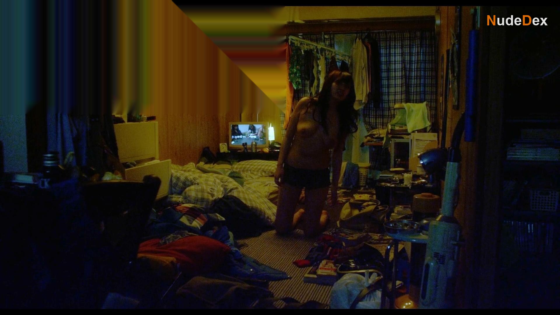 Naoho Ichihashi in Onna No Ana, photo 6