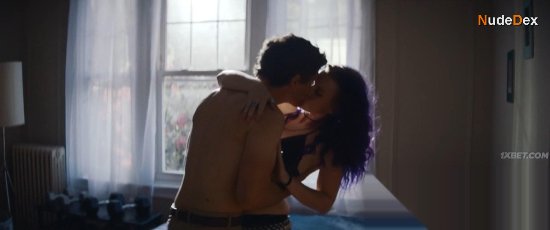 Naomi Grossman in Bite Me, photo 4