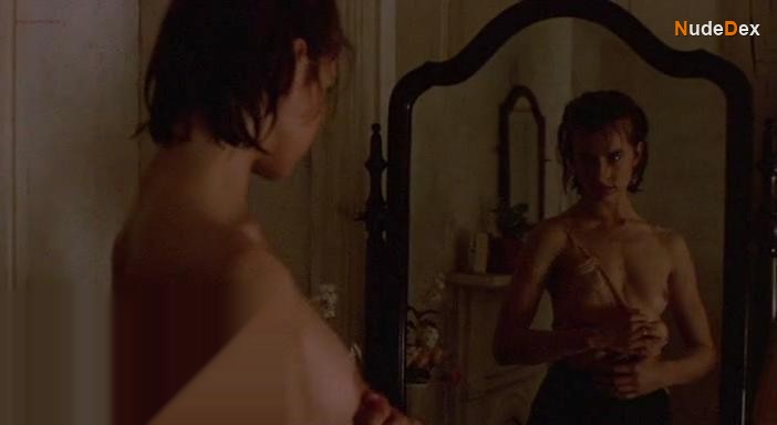 Nastassja Kinski in Maria's Lovers, photo 1