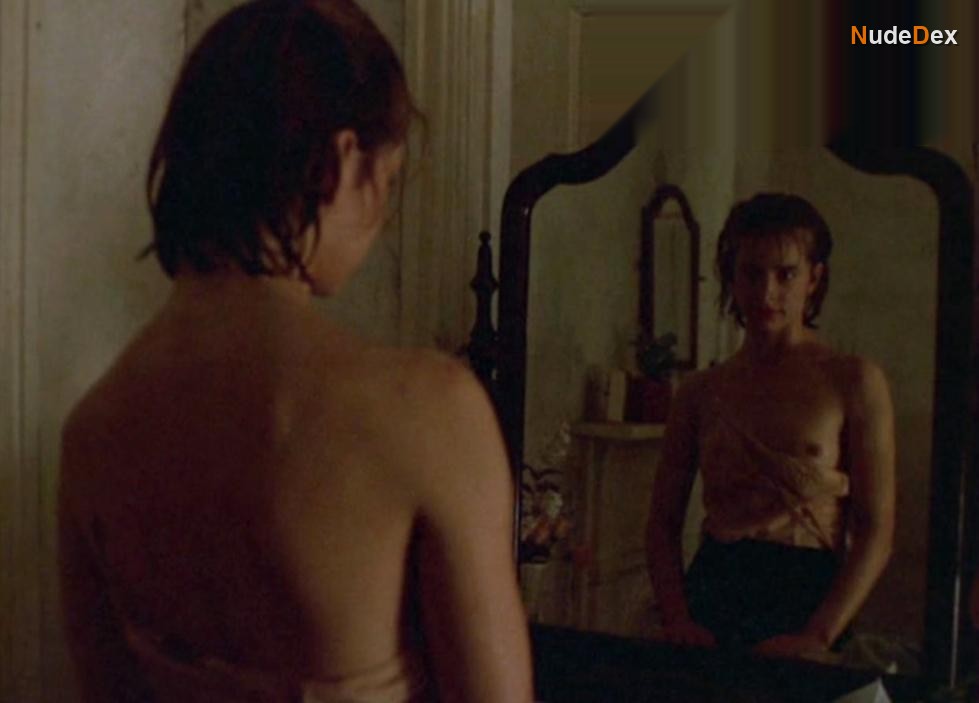 Nastassja Kinski in Maria's Lovers, photo 5