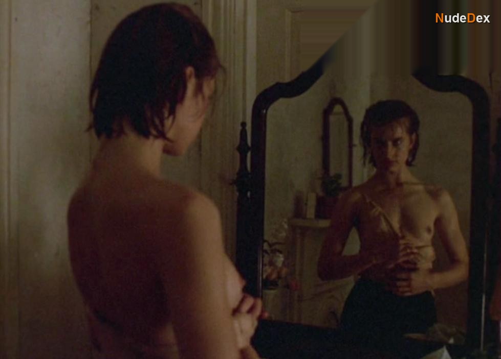 Nastassja Kinski in Maria's Lovers, photo 6