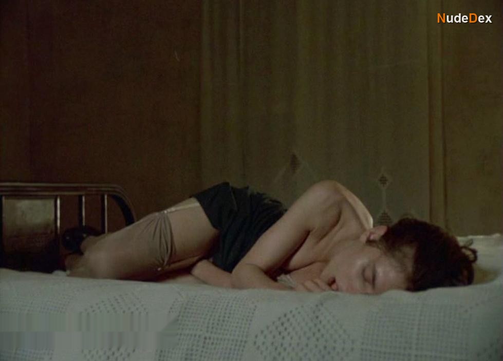 Nastassja Kinski in Maria's Lovers, photo 11