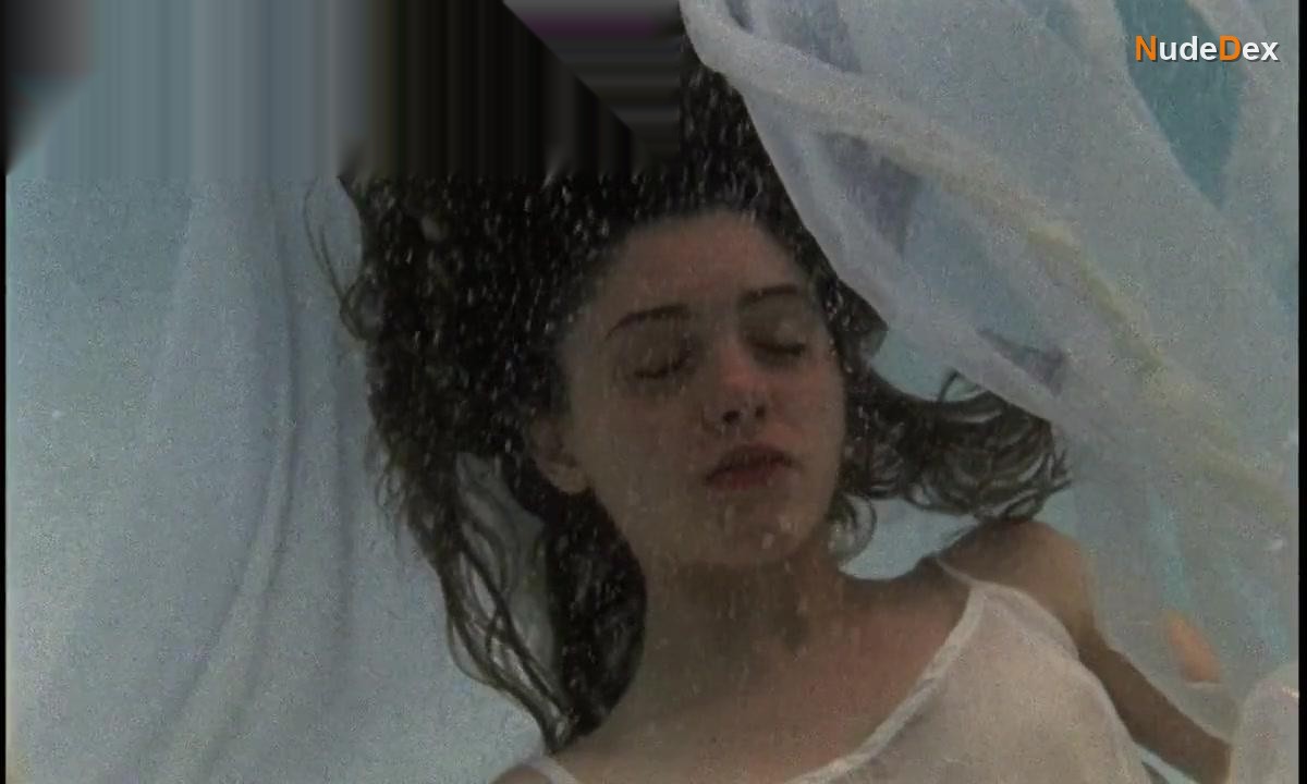 Natalia Dyer in I Believe In Unicorns, photo 15