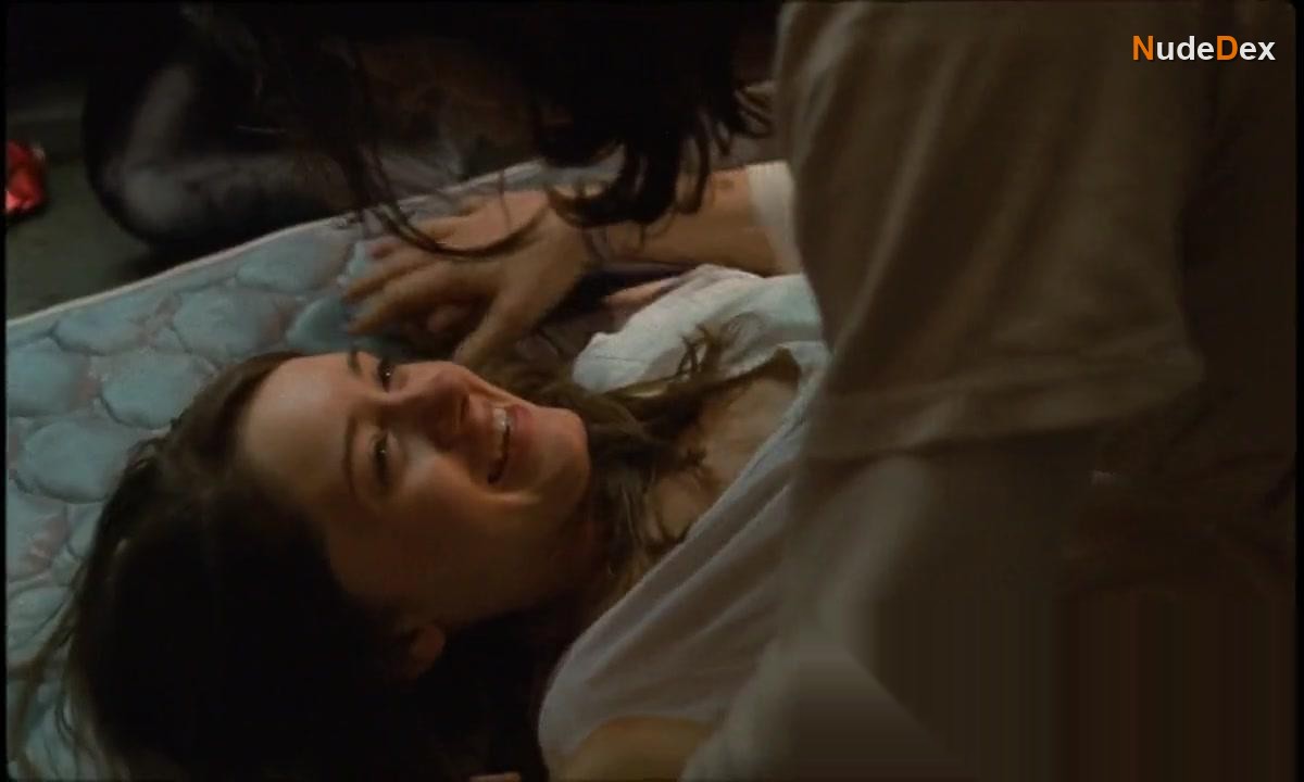 Natalia Dyer in I Believe In Unicorns, photo 19
