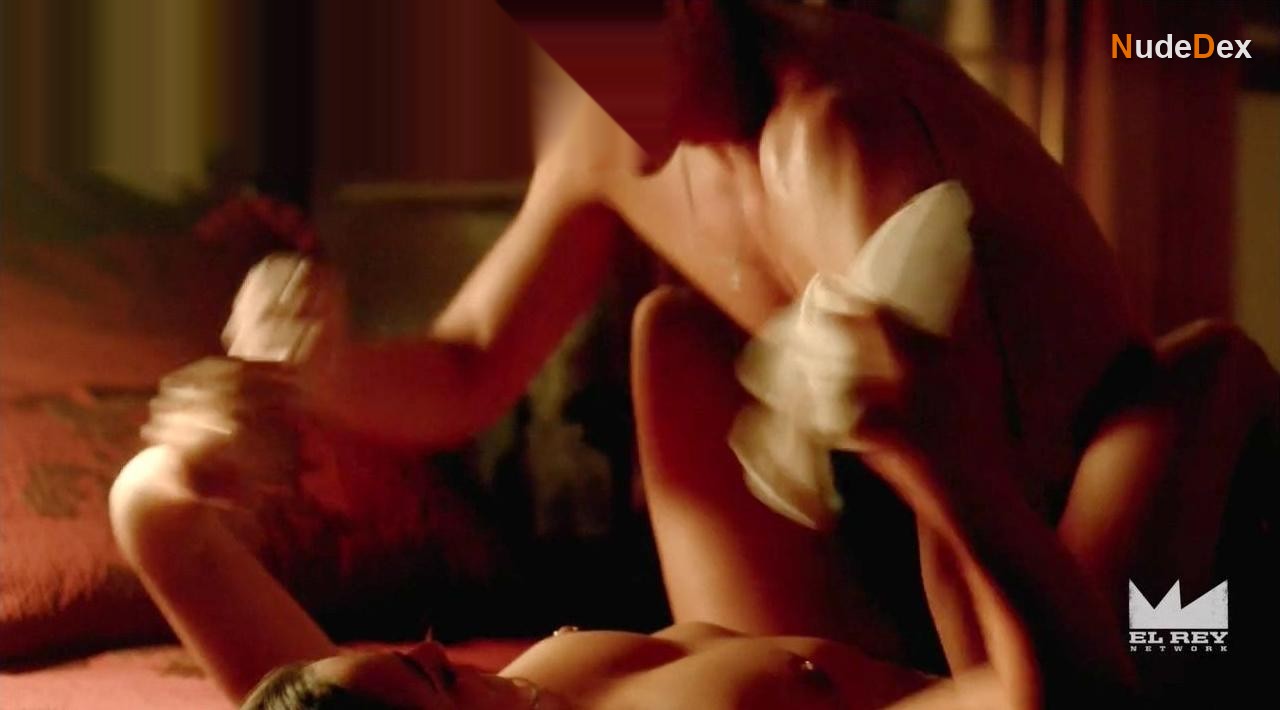 Natalie Martinez in Matador, photo 2