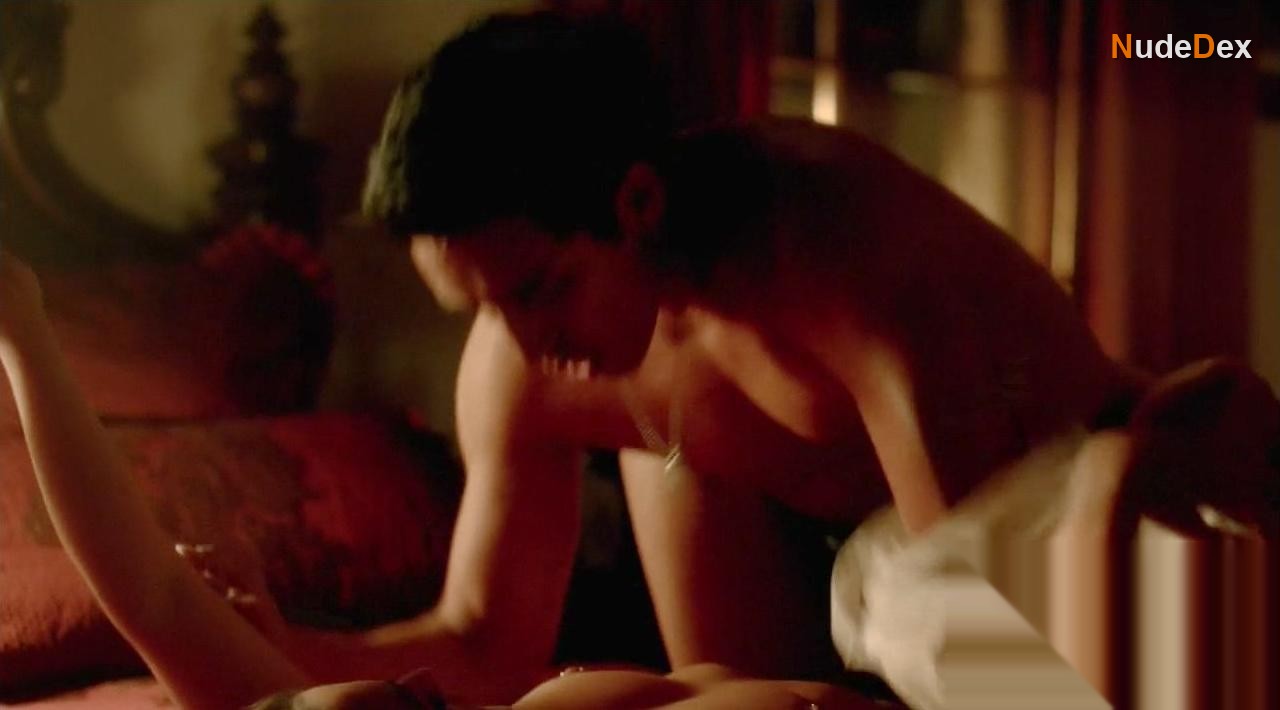 Natalie Martinez in Matador, photo 3