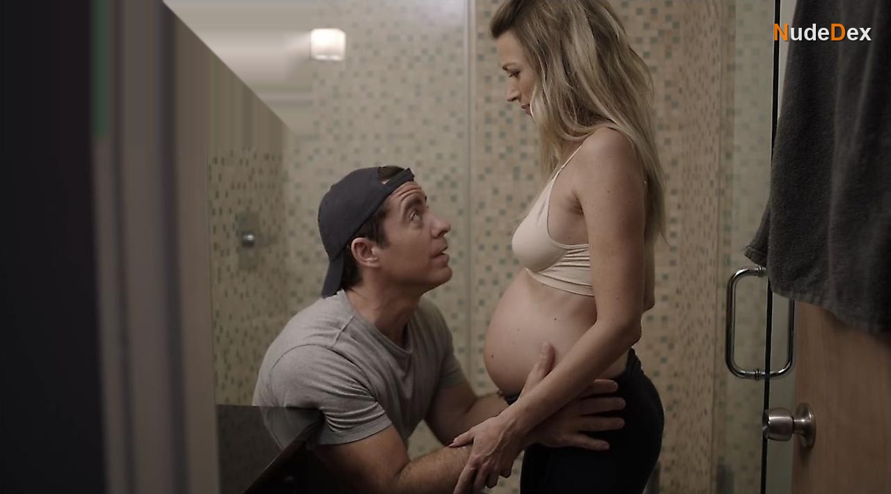 Natalie Zea in The Detour, photo 5
