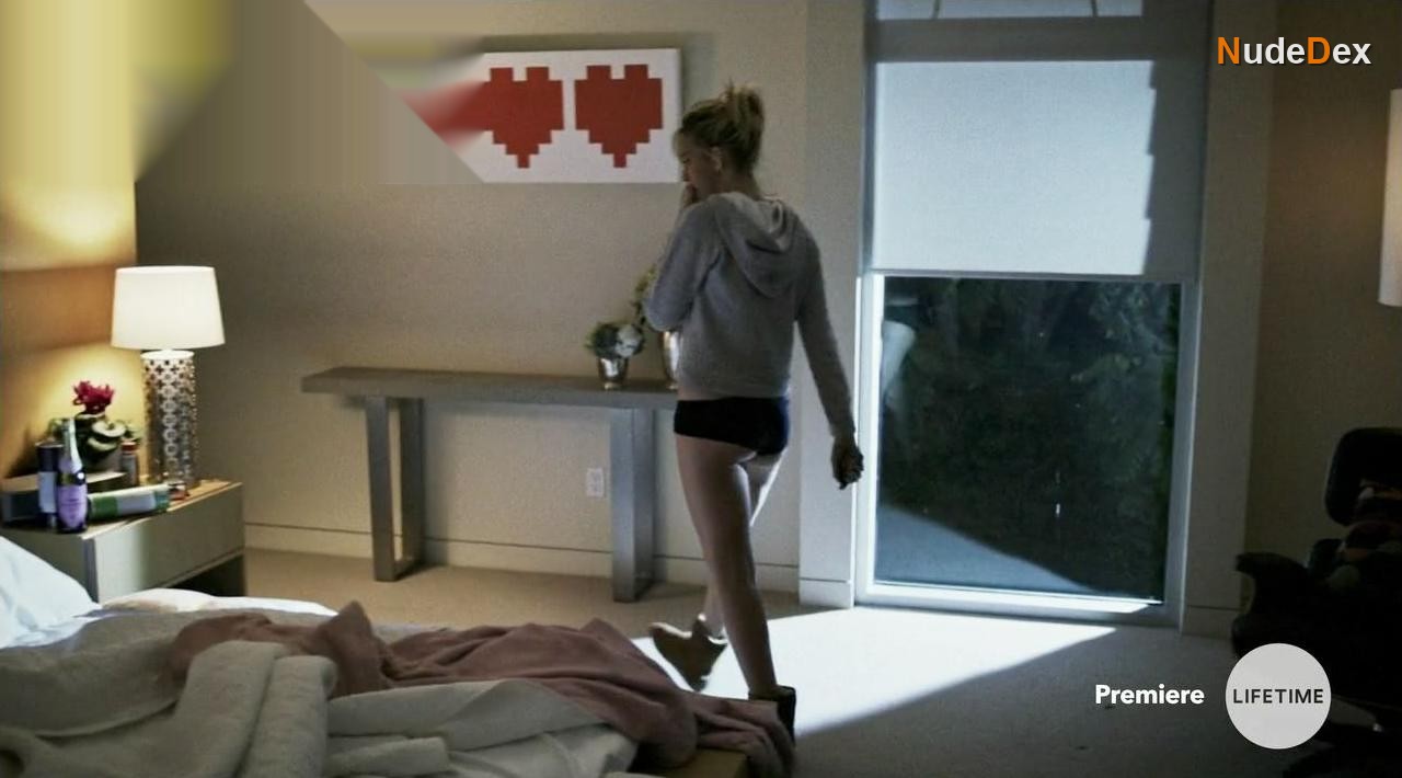 Natasha Bassett in Britney Ever After, photo 9