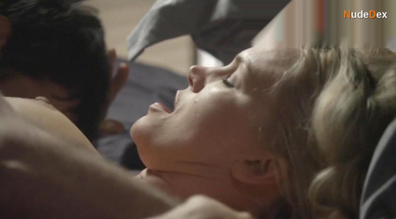 Natasha Henstridge in Badge Of Honor, photo 3