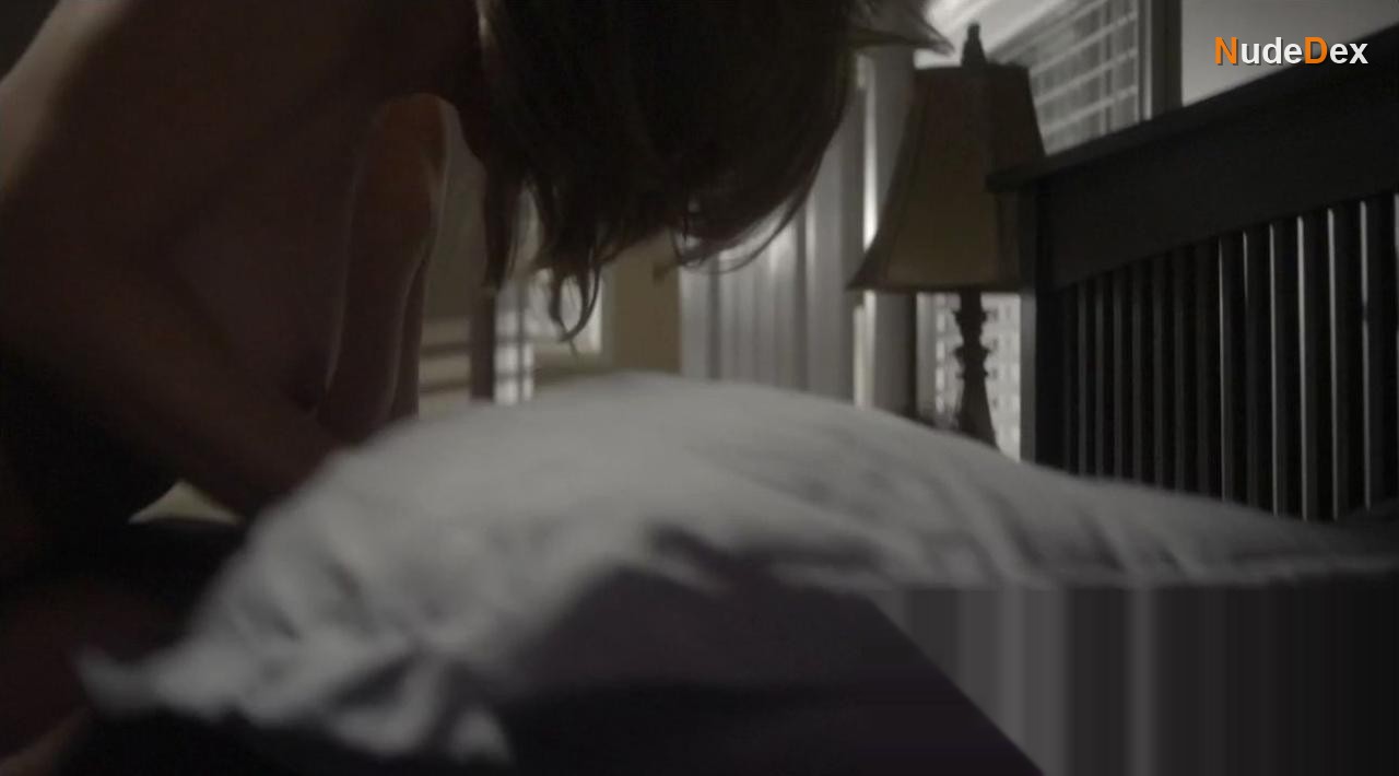 Natasha Henstridge in Badge Of Honor, photo 4