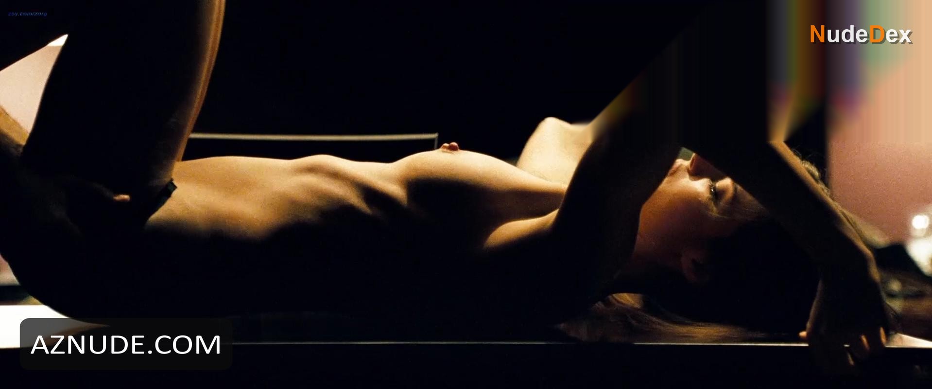 Natasha Henstridge in Deception, photo 2