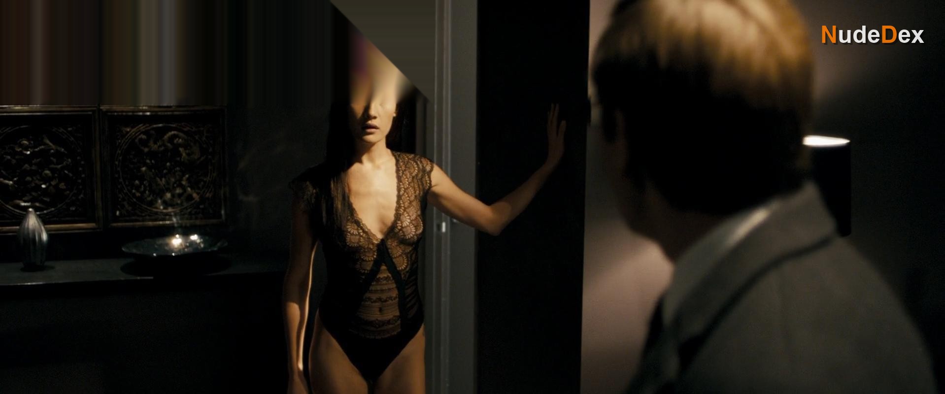 Natasha Henstridge in Deception, photo 3