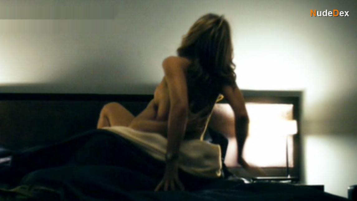Natasha Henstridge in Deception, photo 4