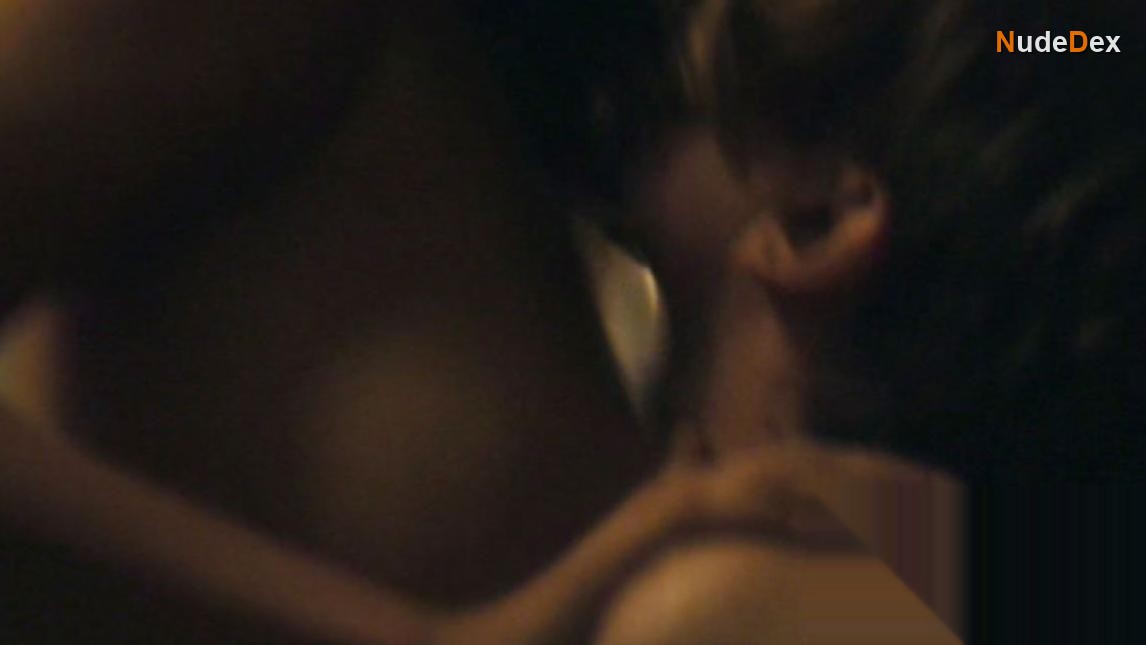 Natasha Henstridge in Deception, photo 5