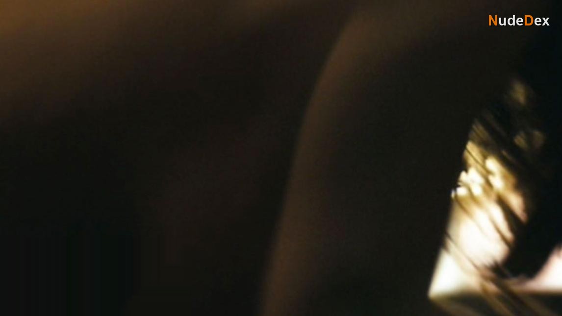 Natasha Henstridge in Deception, photo 6