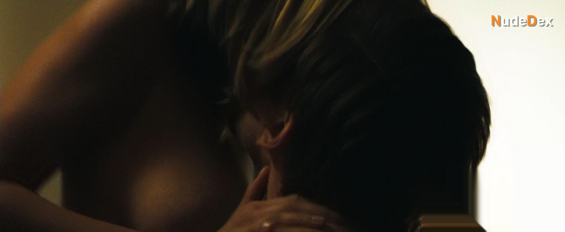Natasha Henstridge in Deception, photo 12