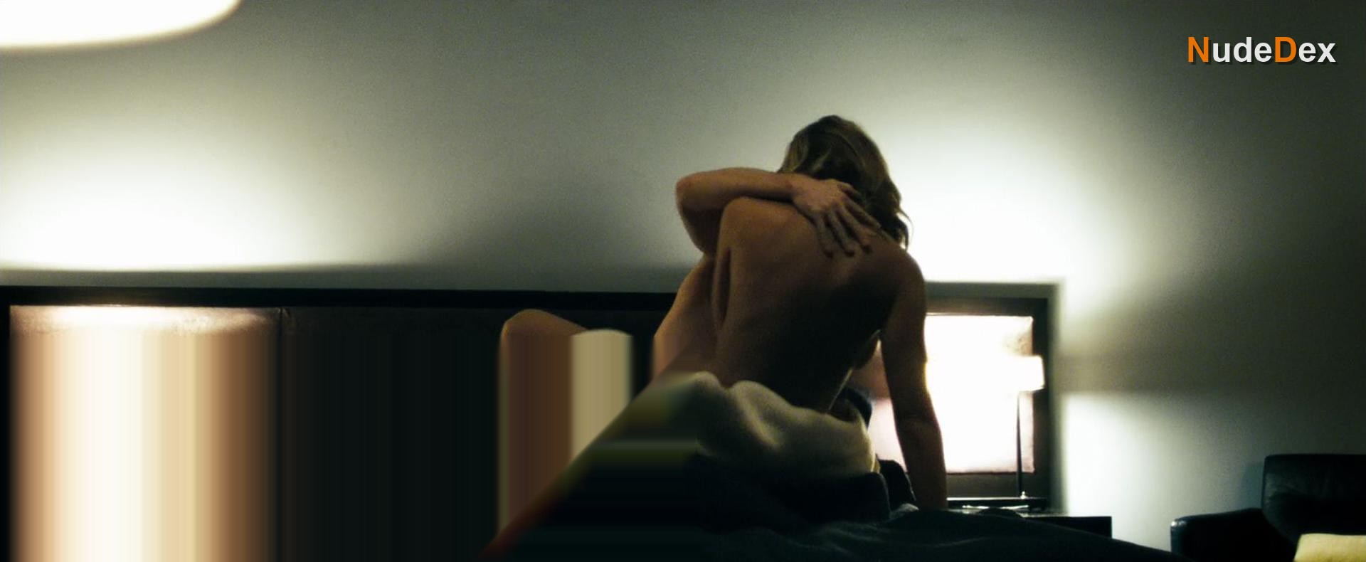 Natasha Henstridge in Deception, photo 13