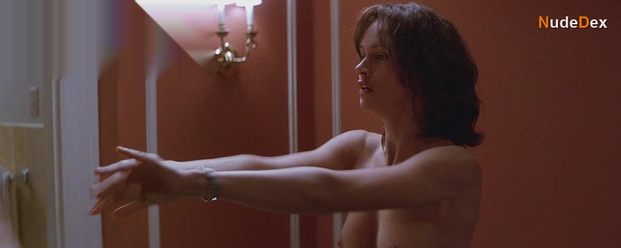 Natasha Henstridge in Species, photo 10