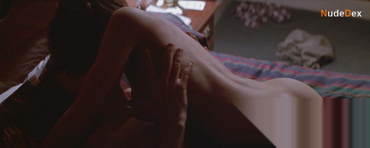 Natasha Henstridge in Species, photo 11