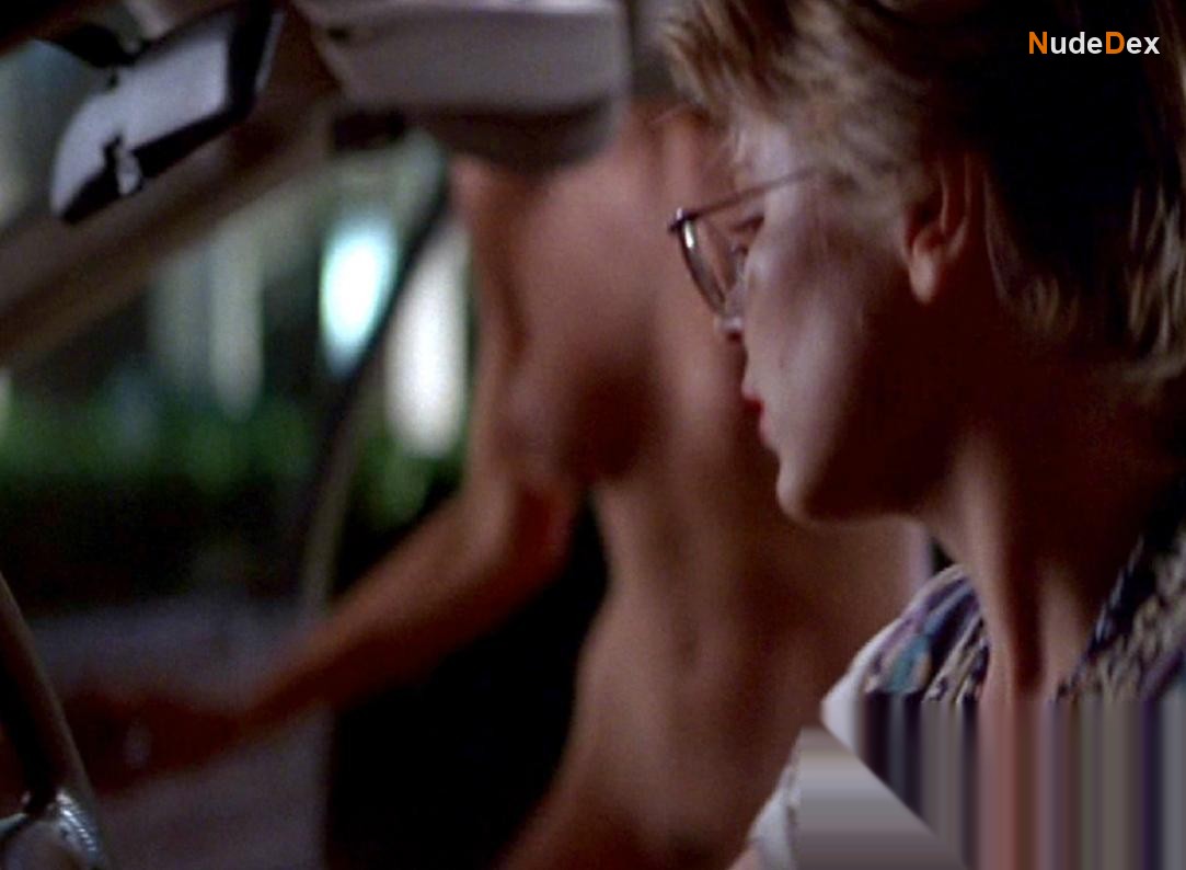 Natasha Henstridge in Species, photo 15