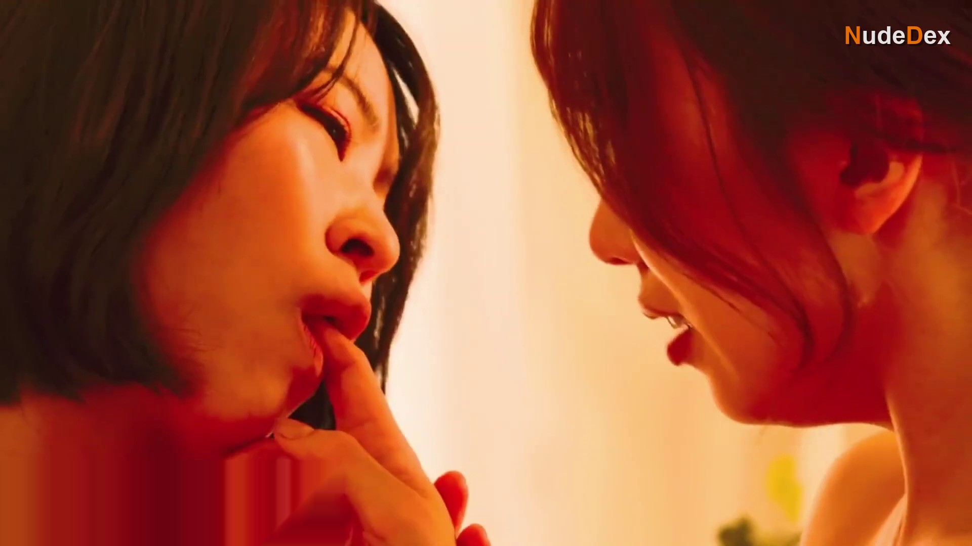 Natsumi Tadano in Vermilion, photo 15